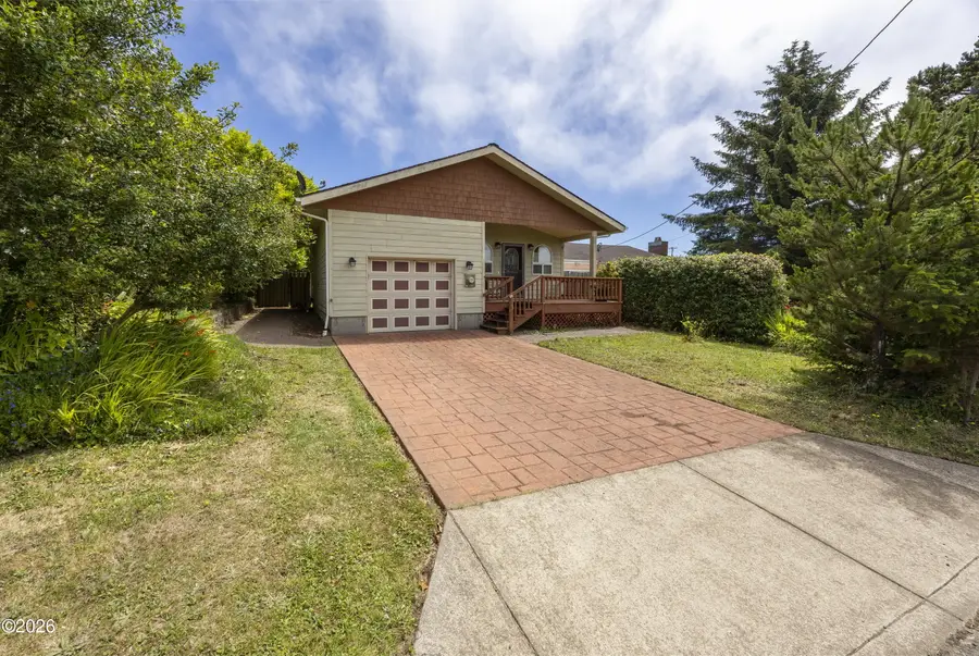 736 NW Lee St, Newport, OR 97365 - #2