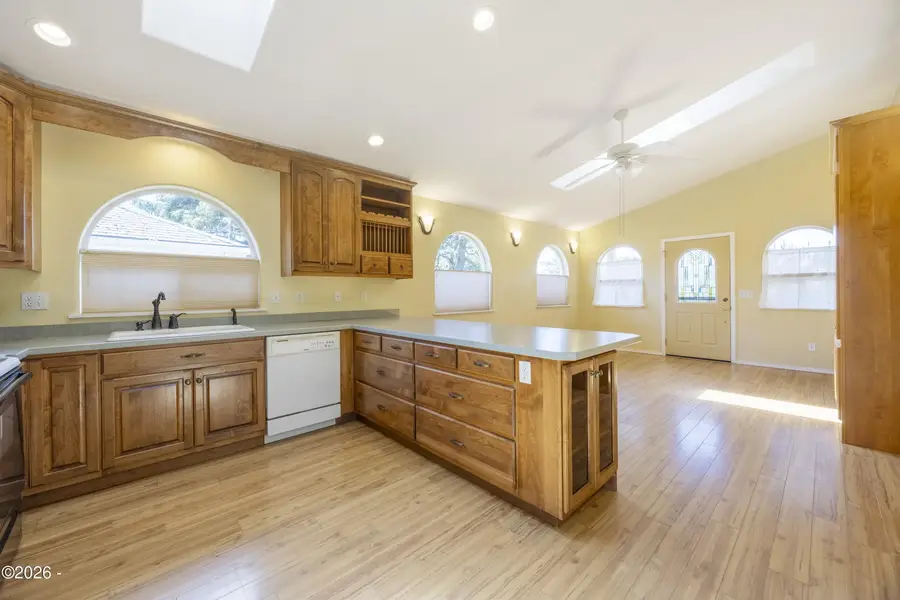 736 NW Lee St, Newport, OR 97365 - #3