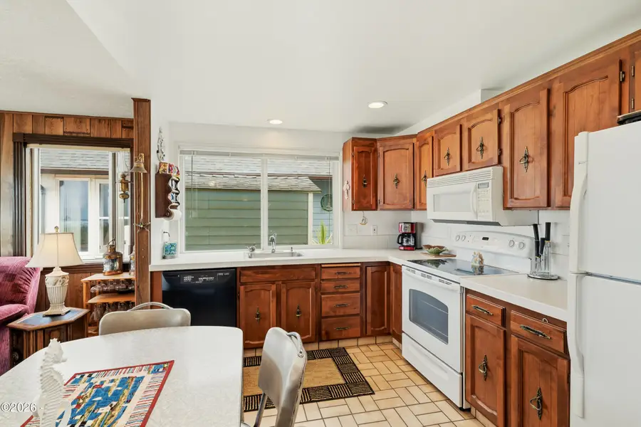 321 N Pacific, Rockaway Beach, OR 97136 - #3