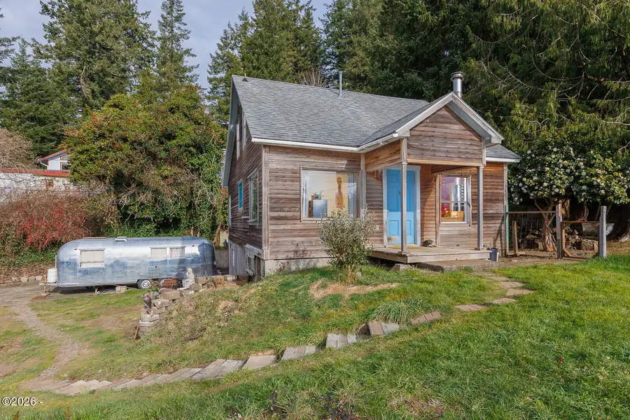 254 NE 3rd, Toledo, OR 97391 - Image #2