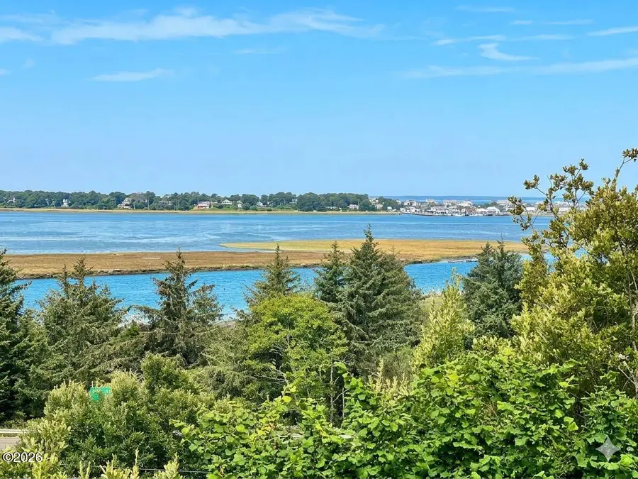 153 S Wells Dr, Lincoln City, OR 97367 - #3