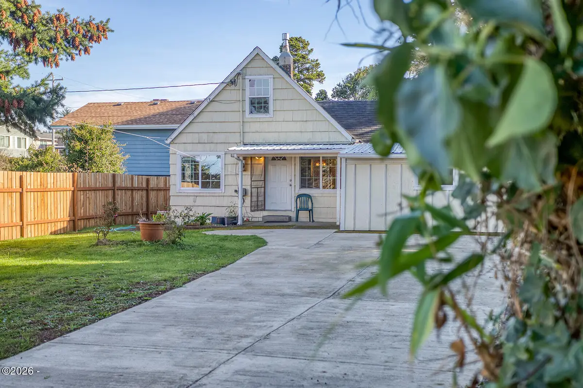 338 NE Avery, Newport, OR 97365 - Image #1