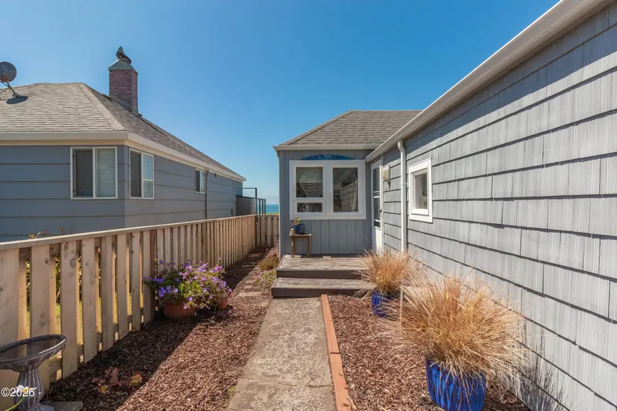 3885 NW Jetty Ave, Lincoln City, OR 97367 - #3