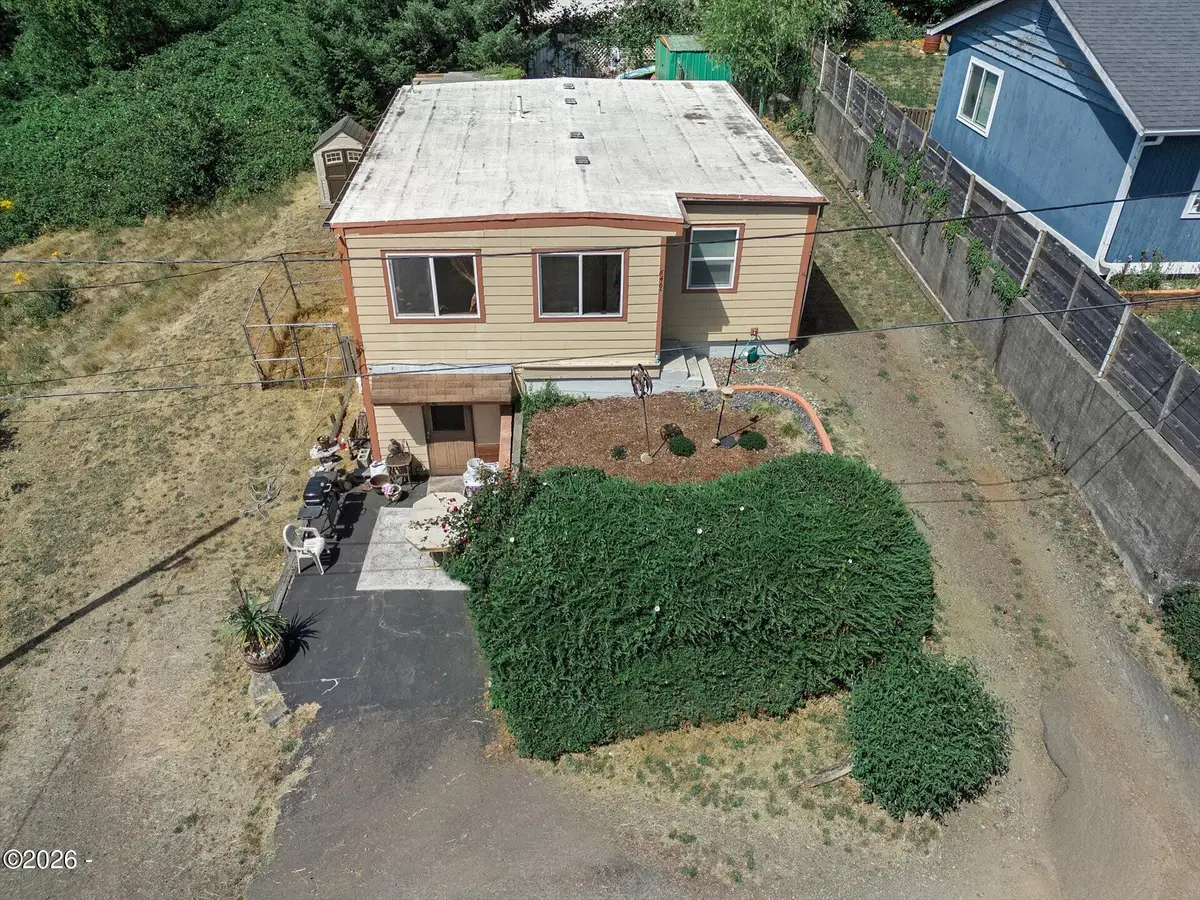 646 SE 8th, Toledo, OR 97391 - #1