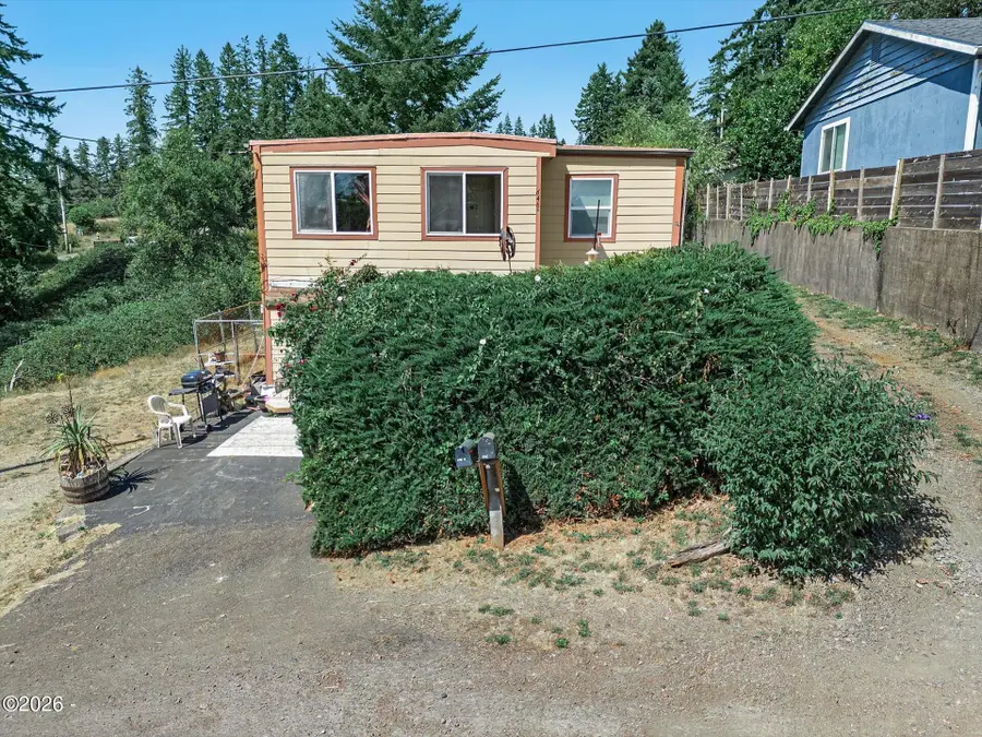 646 SE 8th, Toledo, OR 97391 - #2