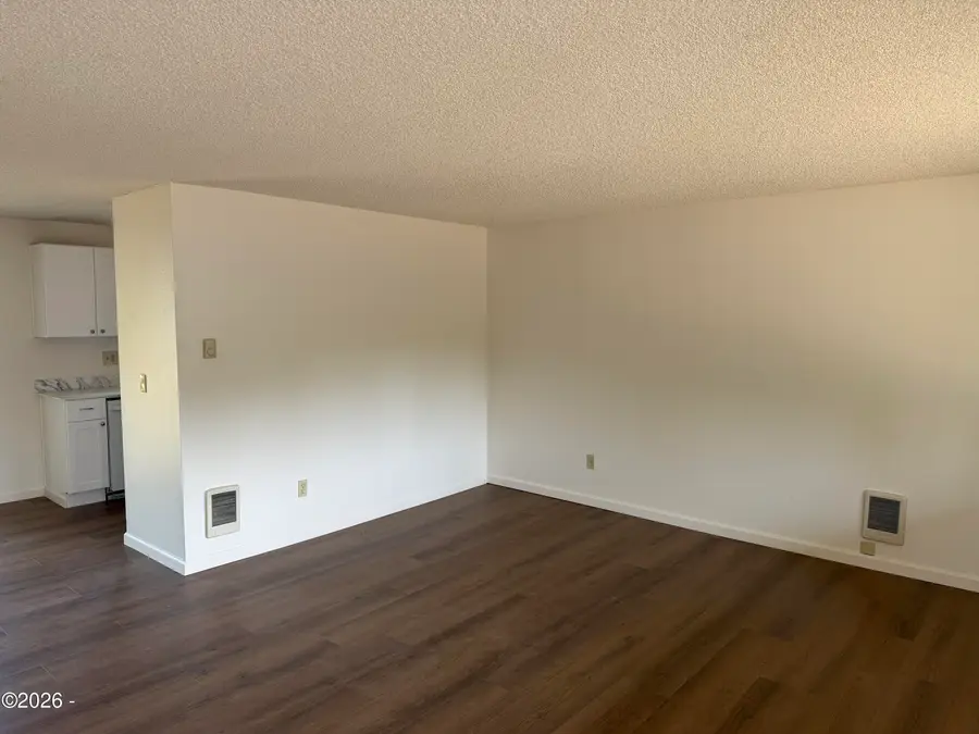 120 SE Salmon, Waldport, OR 97394 - #3