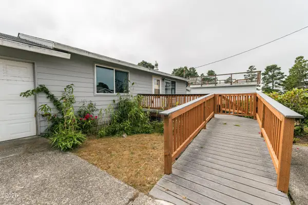 2813 NW Bayshore, Waldport, OR 97394