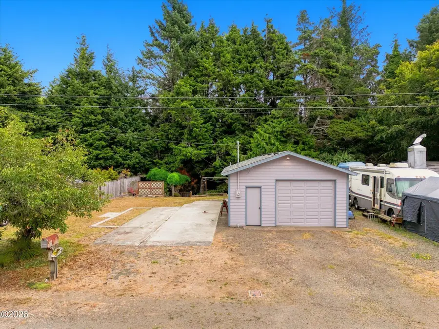 550 SE Reef Ave, Lincoln City, OR 97367 - #2