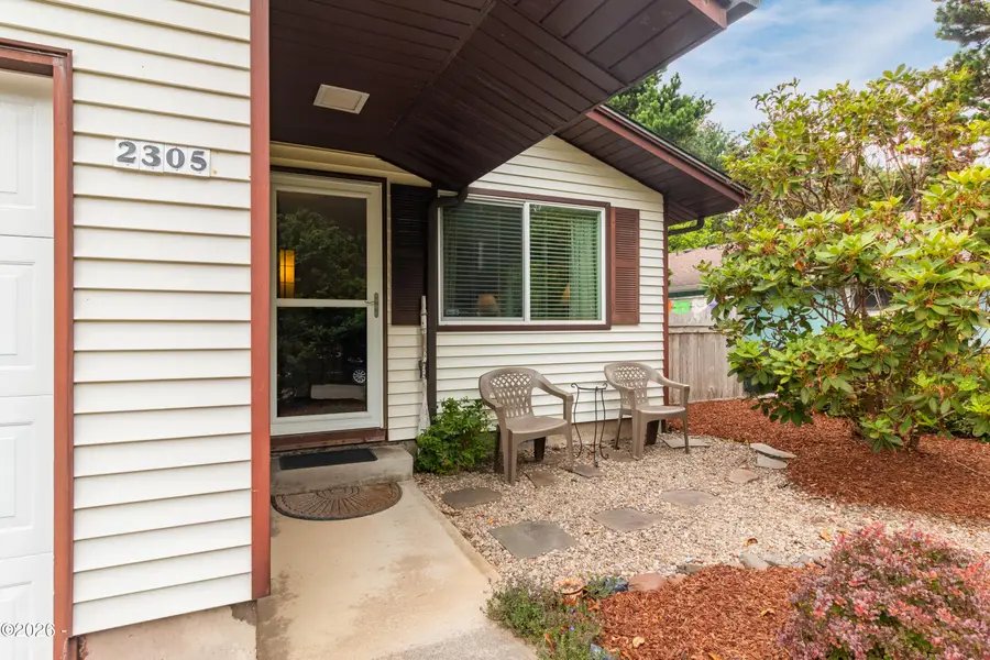 2305 NW Keel Ave, Lincoln City, OR 97367 - #2