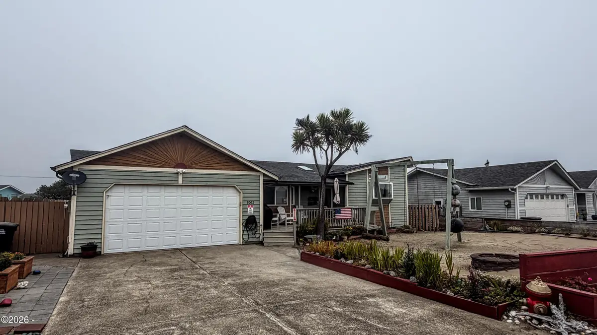 2002 NW Bridgeview Dr, Waldport, OR 97394 - #1