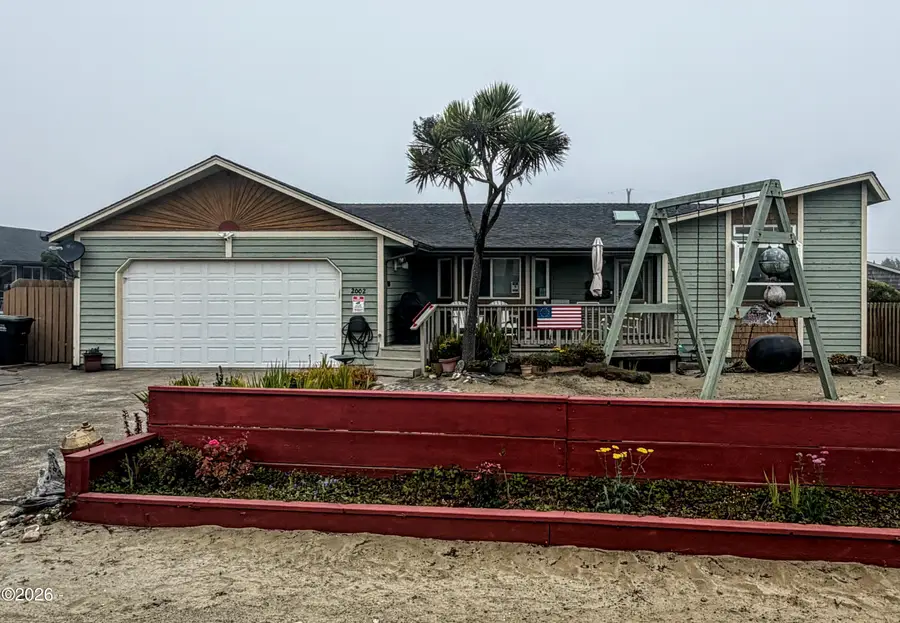 2002 NW Bridgeview Dr, Waldport, OR 97394 - #3
