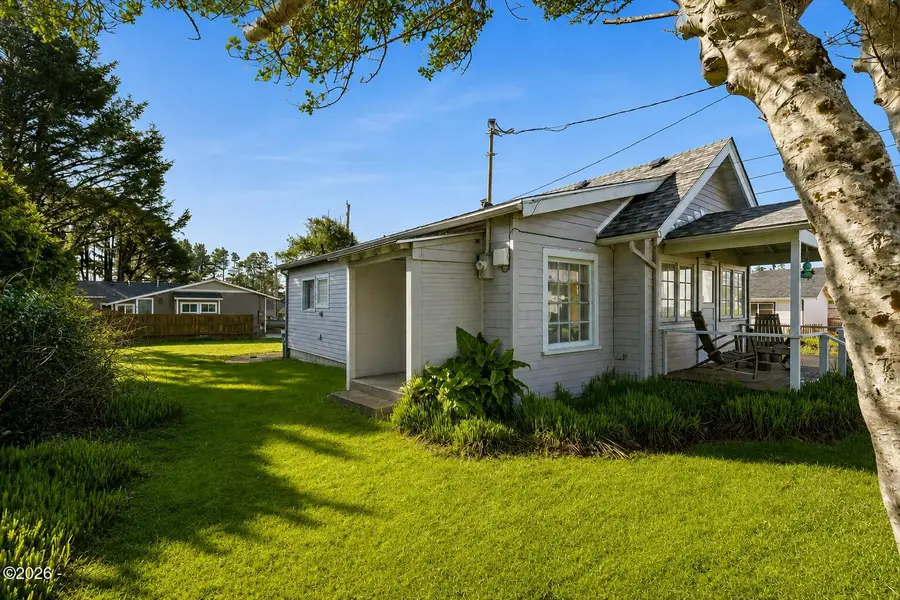 1514 NE 11th St, Lincoln City, OR 97367 - #3