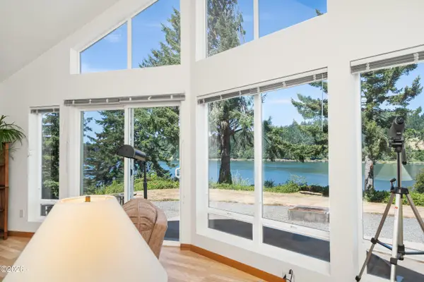 6039 S Bay, Toledo, OR 97391