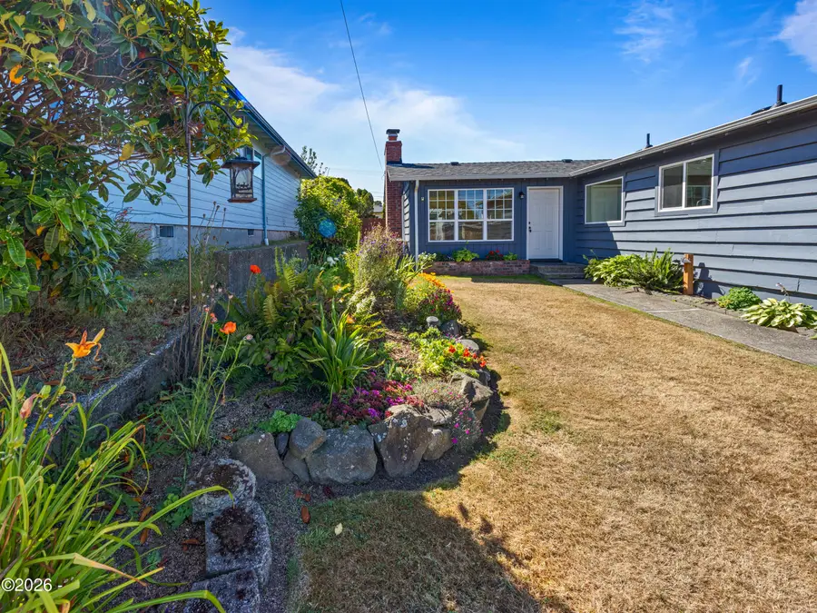 322 NE 5th, Newport, OR 97365 - #2