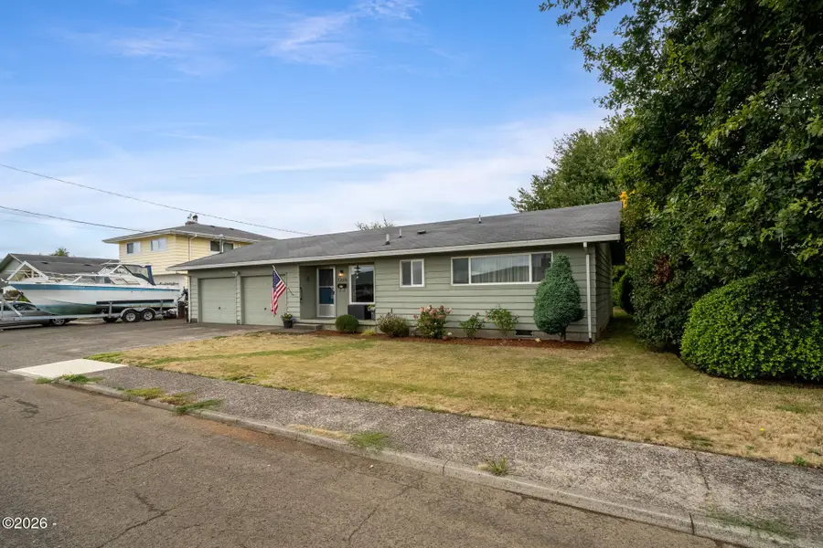 1204 9th, Tillamook, OR 97141 - #3