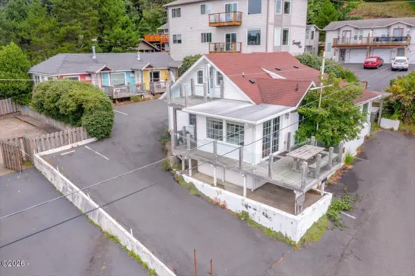 25 NE Clarke St, Depoe Bay, OR 97341