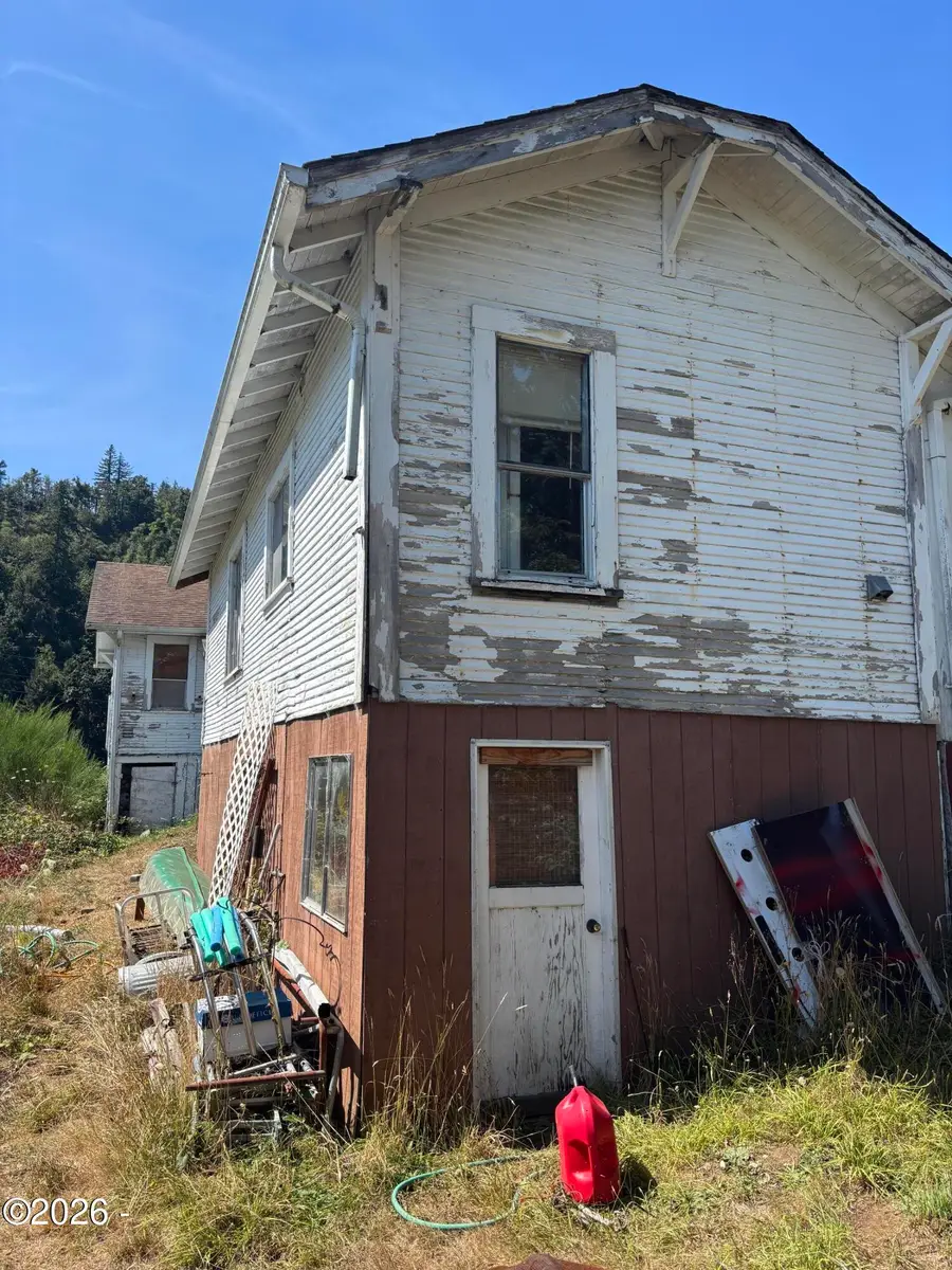 847 NW 5th, Toledo, OR 97391 - #3