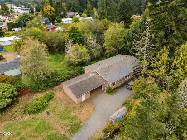 416 E Logsden, Siletz, OR 97380