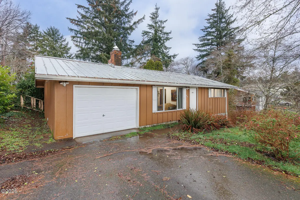 906/916 NE Douglas, Newport, OR 97365 - #1