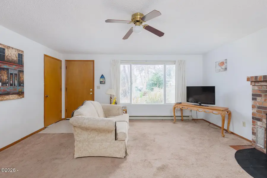 906/916 NE Douglas, Newport, OR 97365 - #3