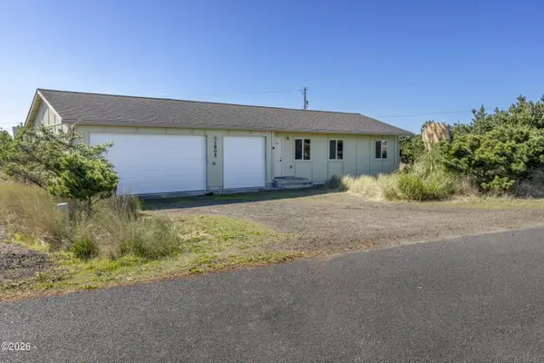 1805 NW Coho, Waldport, OR 97394