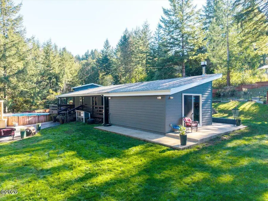560 NW Skyline, Toledo, OR 97391 - #3