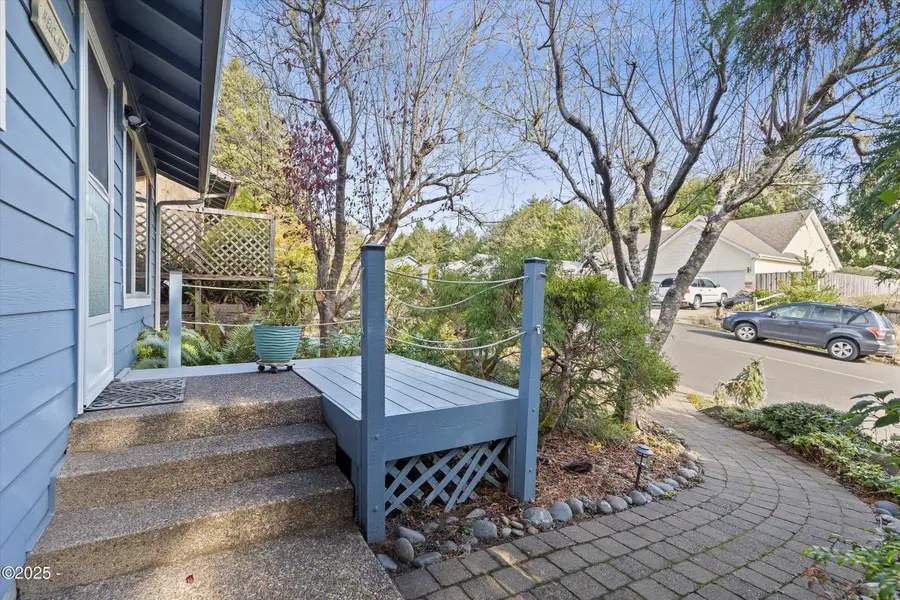 1420 SW Fairway Dr, Waldport, OR 97394 - #2