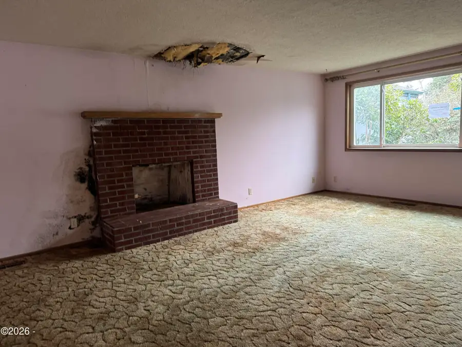 1165 NE Broadway St, Waldport, OR 97394 - #3