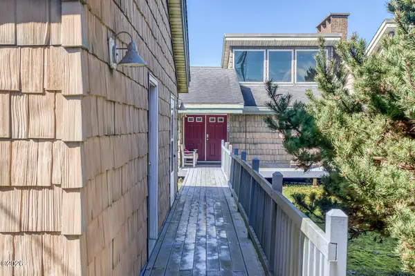 944 SW Mark, Newport, OR 97365