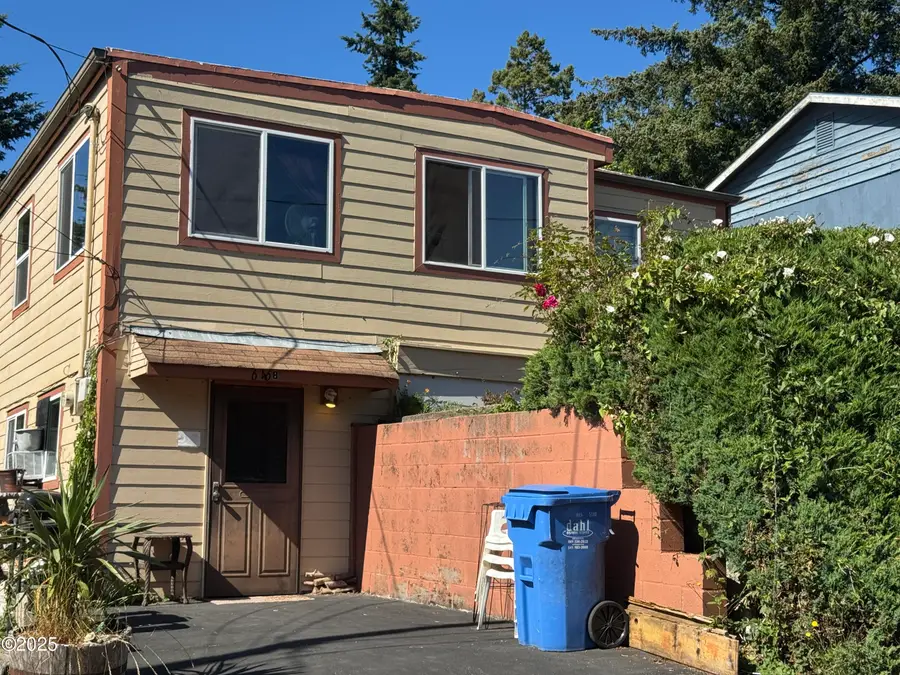 646 SE 8th, Toledo, OR 97391 - #2