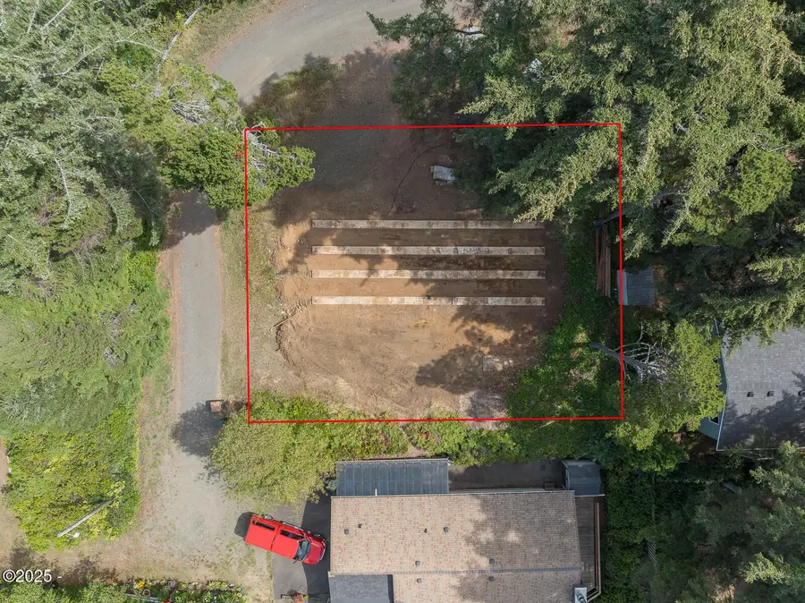 303 NW 26th St, Newport, OR 97365 - #2