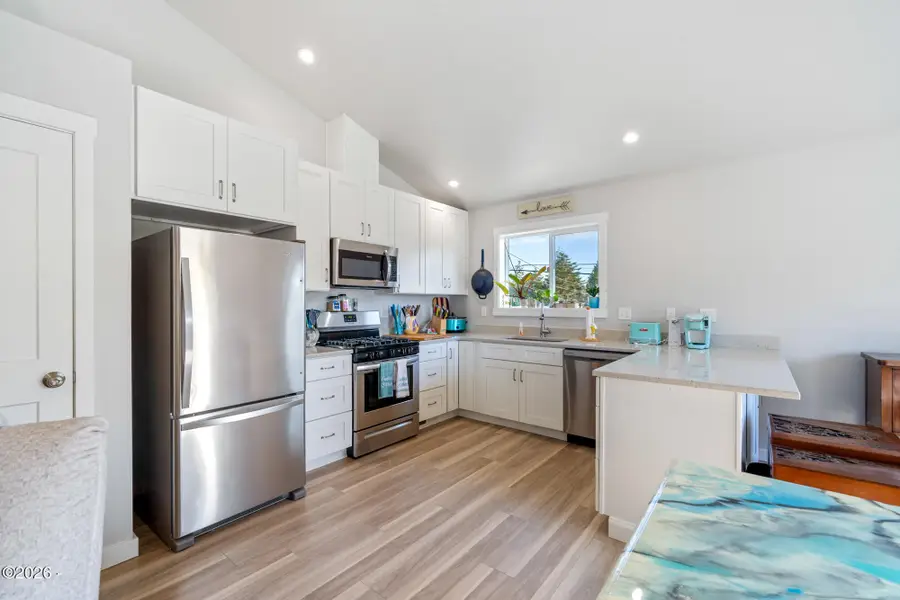 267 SE Tide, Lincoln City, OR 97367 - #3