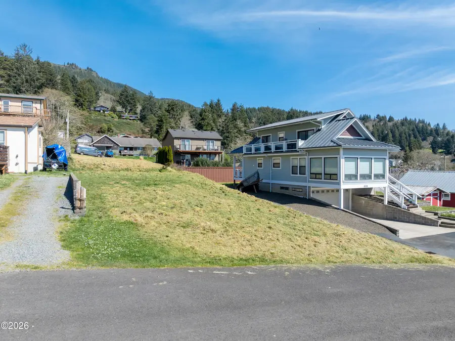 607 Driftwood, Garibaldi, OR 97118 - #2