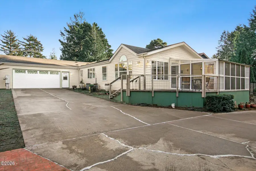 240 SW View, Waldport, OR 97394 - #3
