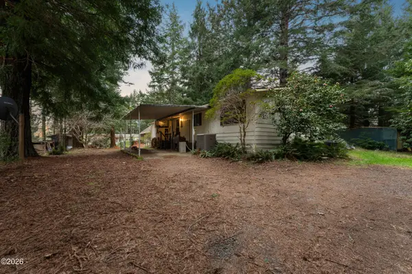 326 N Deer Hill, Waldport, OR 97394