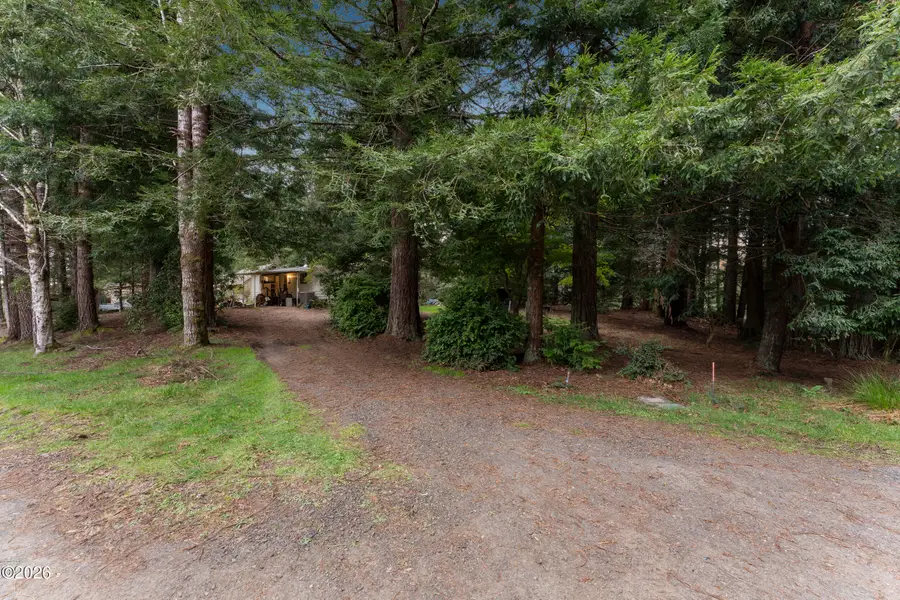 326 N Deer Hill, Waldport, OR 97394 - #2