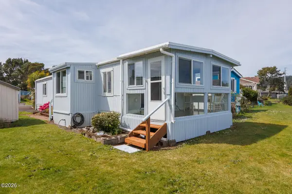 955 NE Mill St, Waldport, OR 97394