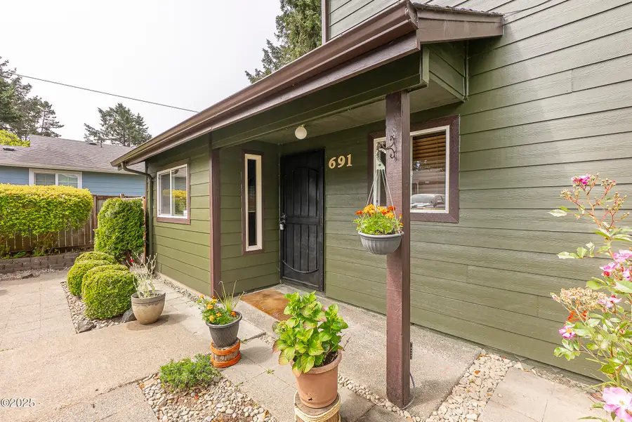 691 SE Jetty, Lincoln City, OR 97367 - #3