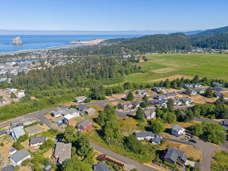 25 Lahaina Loop, Pacific City, OR 97135 - #3