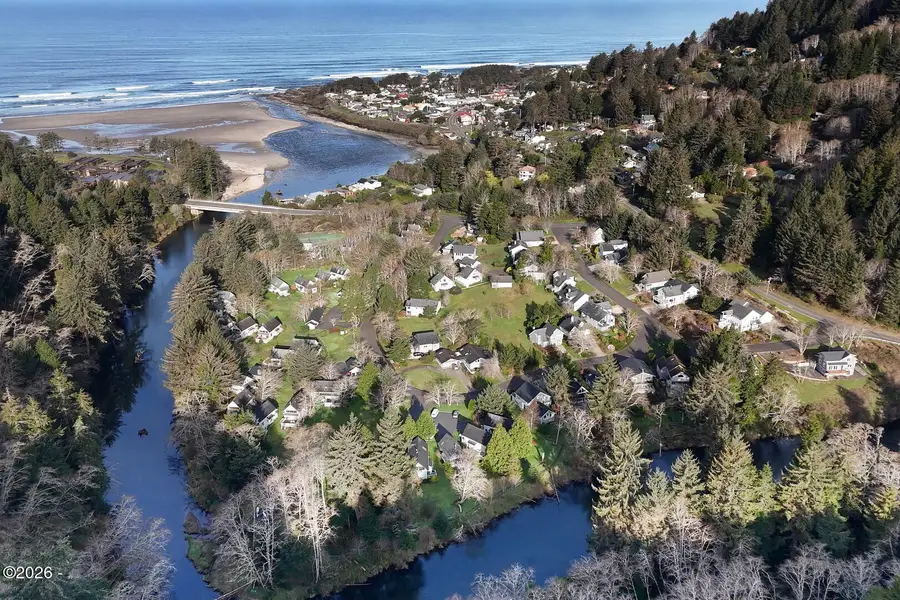 341 Combs, Yachats, OR 97498 - #2