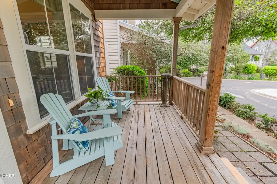 611 SW 27th, Lincoln City, OR  - #3