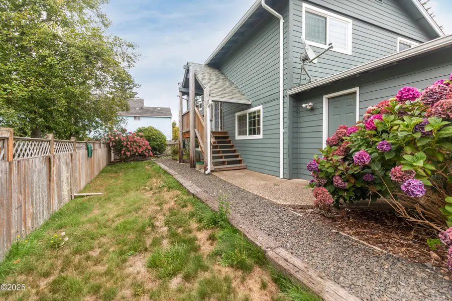 433 NE 8th, Newport, OR 97365 - #2
