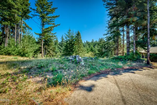 1013 NW Salal, Waldport, OR 97394