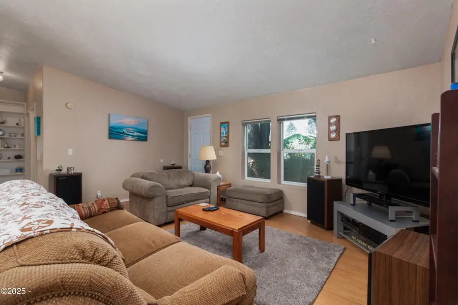 2016 SE 8th, Lincoln City, OR 97367 - #3