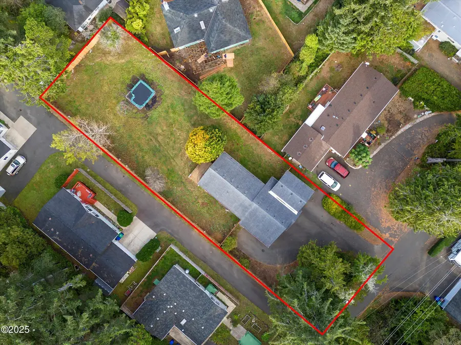 665 SE Indian Trail Ave, Depoe Bay, OR 97341 - #3