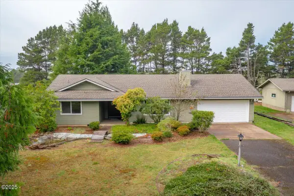 2520 S Crestline, Waldport, OR 97394