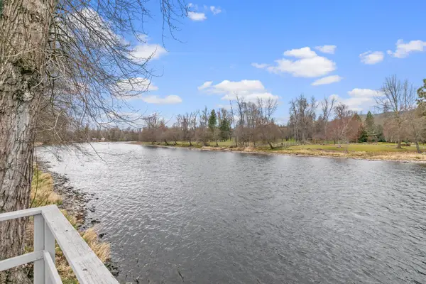 20455 Highway 62, Shady Cove, OR 97539