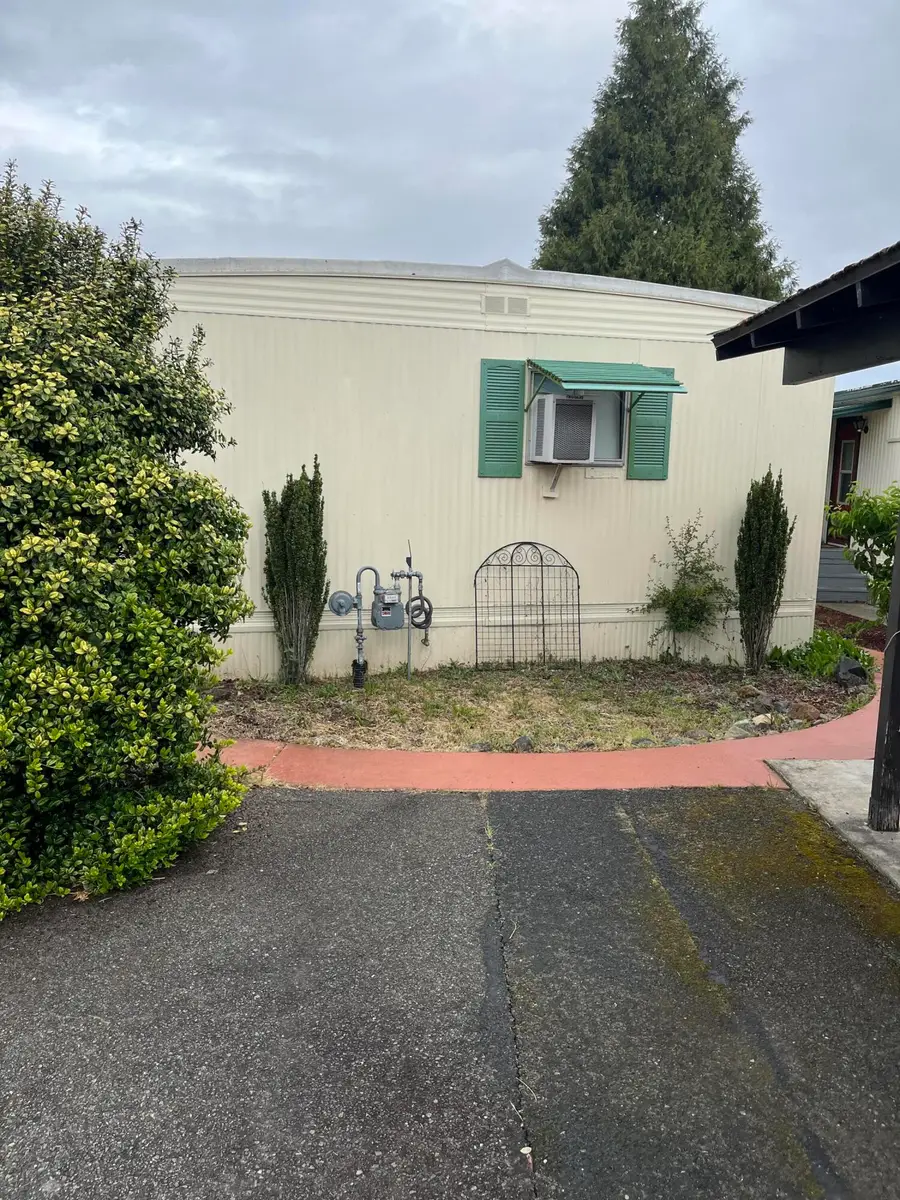 405 Currie, Grants Pass, OR 97526 - Image #2