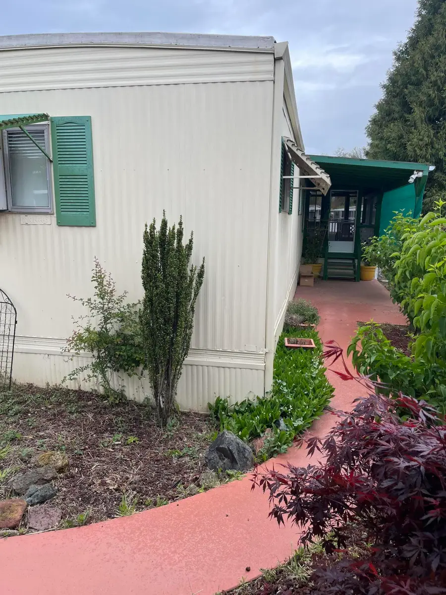 405 Currie, Grants Pass, OR 97526 - Image #3