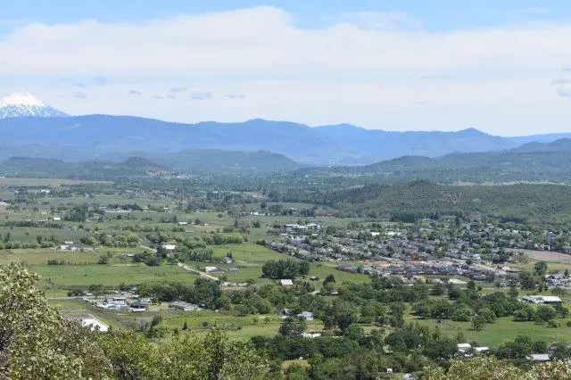 1560 Brentwood Drive, Eagle Point, OR 97524 - #3